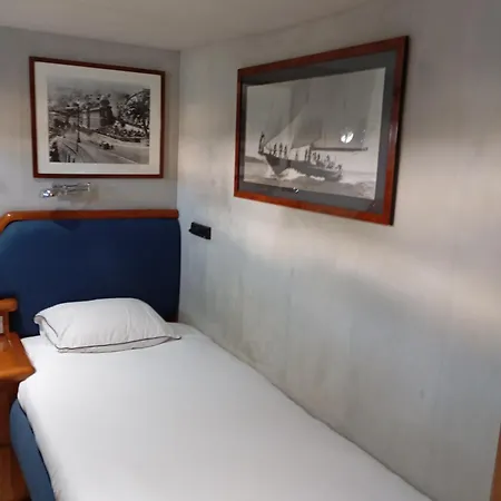 The Boathouse Apartment Malaga Exterior photo