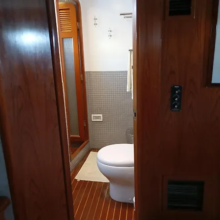 The Boathouse Apartment Malaga Exterior photo